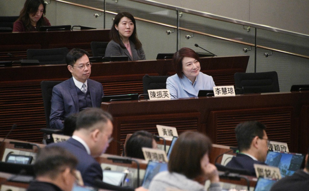 李慧琼在論壇期間作多項承諾，包括強化申訴部和研究部職能、邀官員定期向議員介紹政策進度等。