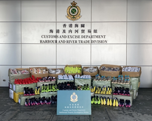 海關檢獲的走私貨約值630萬元。政府新聞處圖片