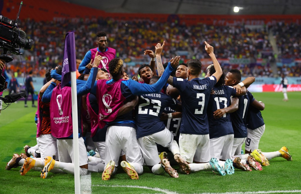 厄瓜多尔球员入球后跪地庆祝。REUTERS