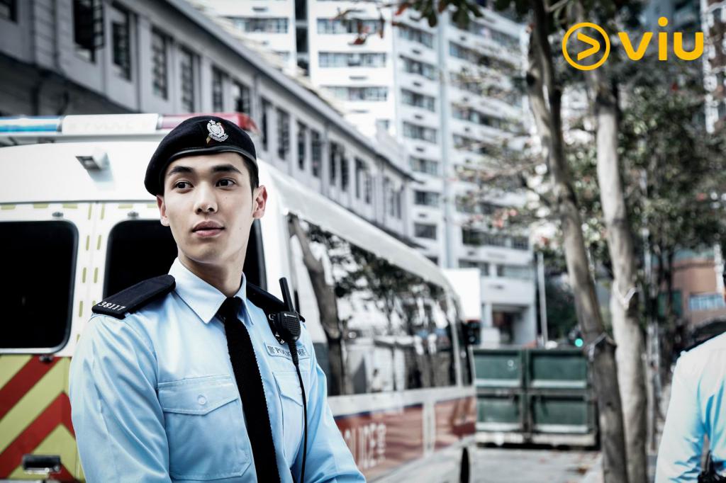 Angus入行首部作品，便是拍攝劇集《PTU機動部隊》演軍裝警察。