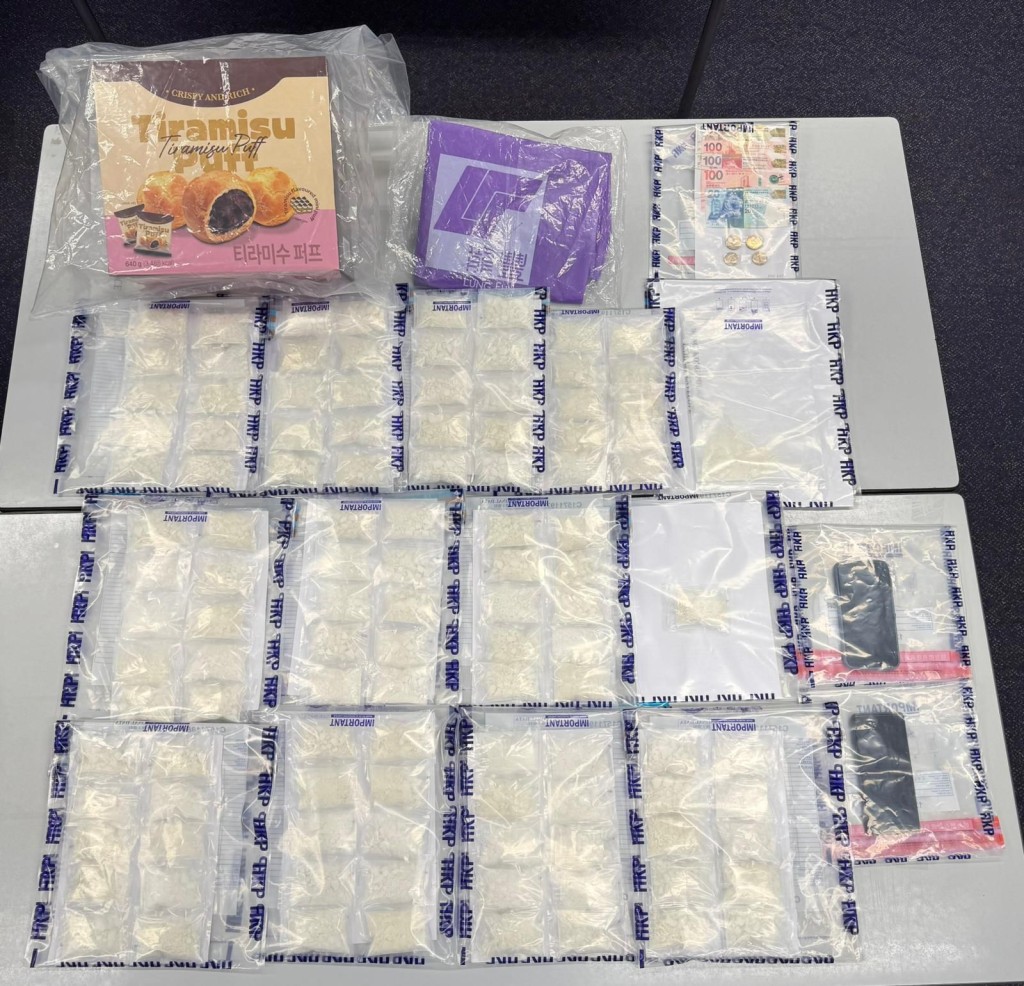 警方展示檢獲的毒品。