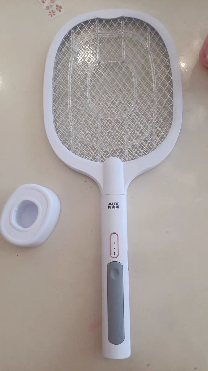 边充电边当作灭蚊器使用。（图片来源：FB @ 淘宝开心share）