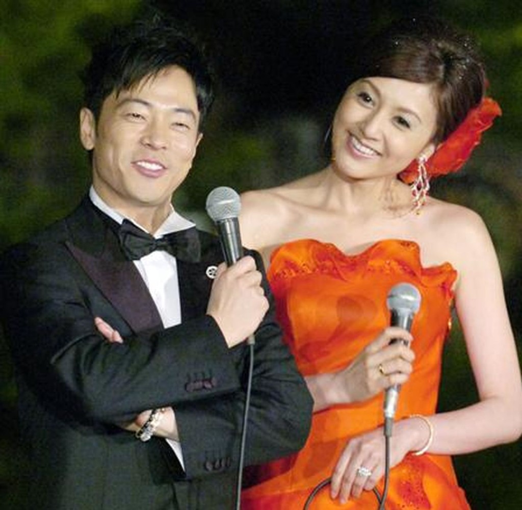 藤原紀香2007年曾嫁日本喜劇演員陣內智則，2年後離婚。