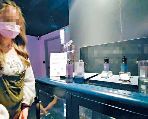 有賣家在尖沙嘴一家咖啡室寄賣CBD產品,女職員強調沒有副作用。陶法德攝