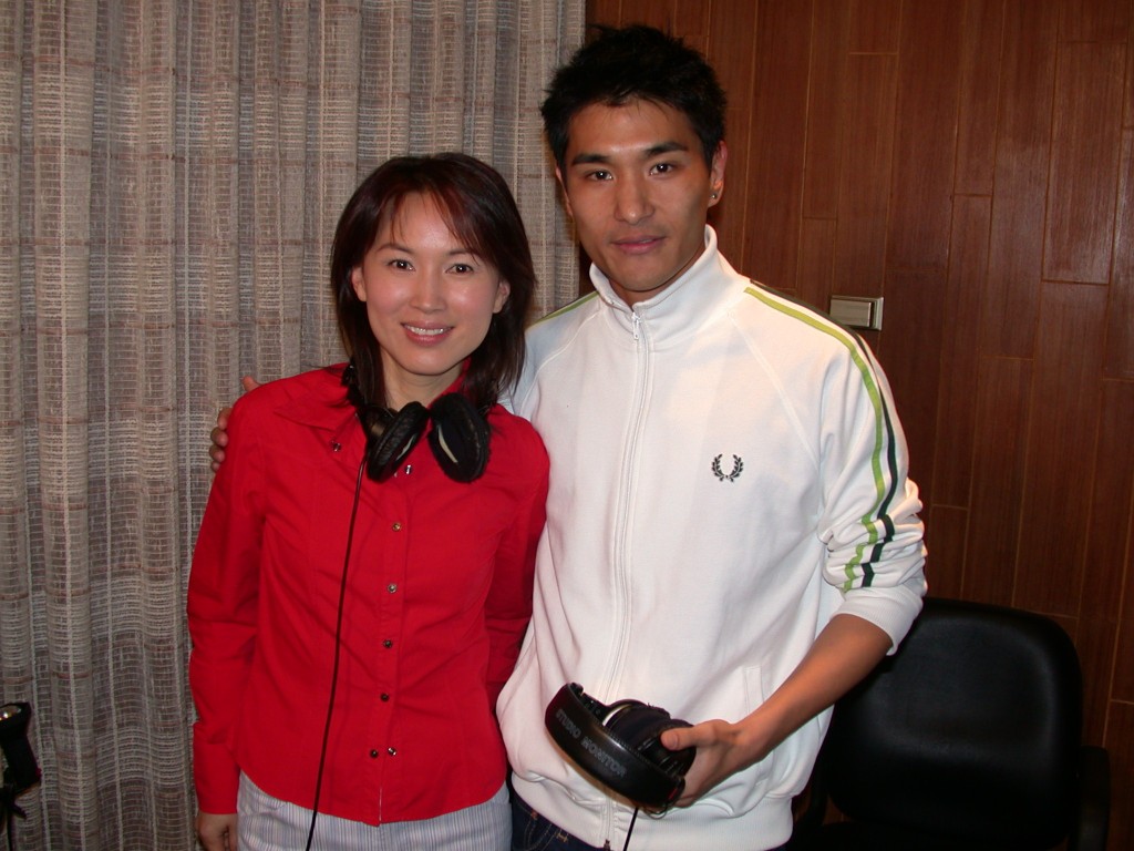 陈展鹏1994年参加TVB第7期艺员进修训练班入行。