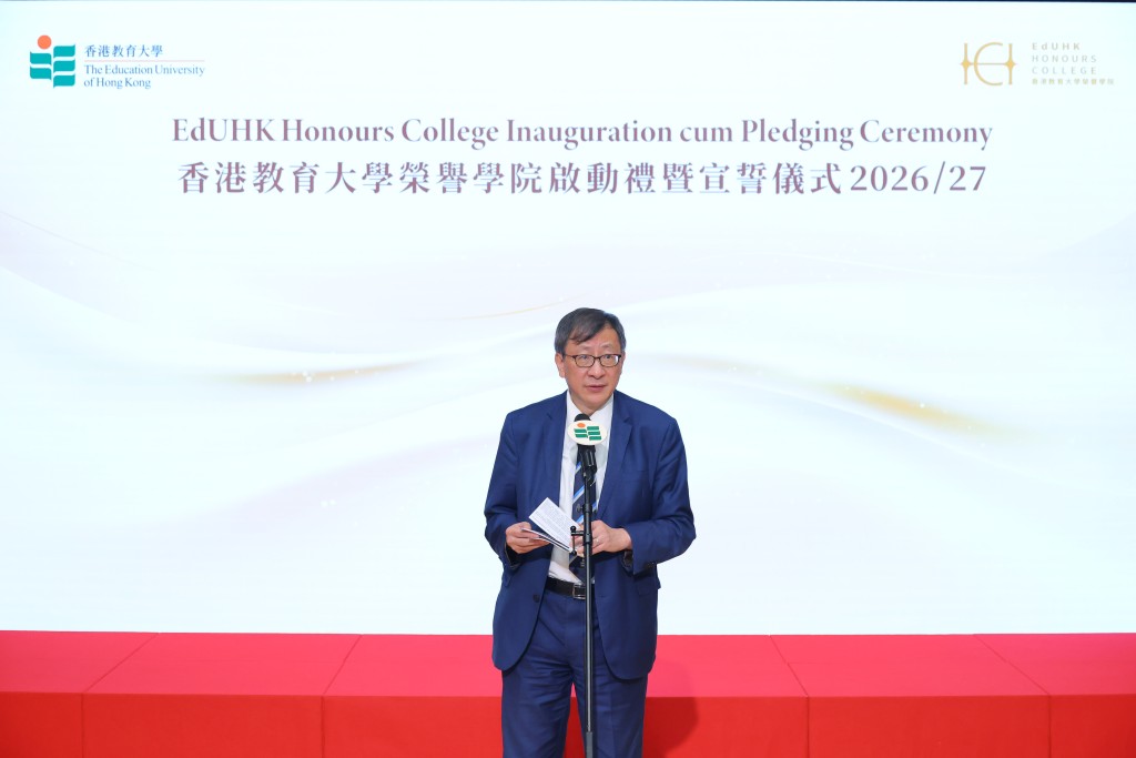 李子建形容荣誉学院配合发展愿景,勉励荣誉学院学生能勇于追求卓越,以坚毅精神迎接挑战。教大提供 李子建形容荣誉学院配合发展愿景,勉励荣誉学院学生能勇于追求卓越,以坚毅精神迎接挑战。教大提供