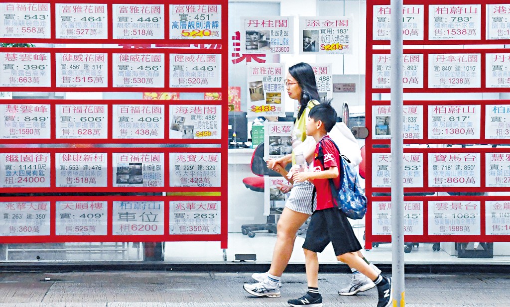 踏入暑假不少業主及準買家外遊，加上天氣不穩定，影響屋苑睇樓活動。