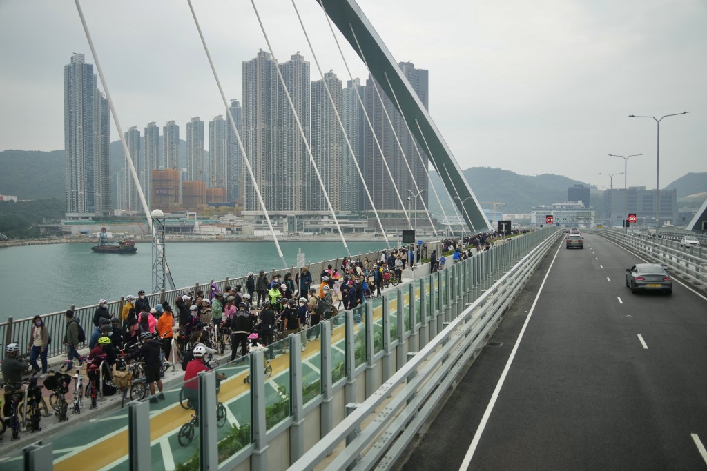 旅客消費滿$800，即可換領2小時免費租賃日系復古單車及$50美食電子券。