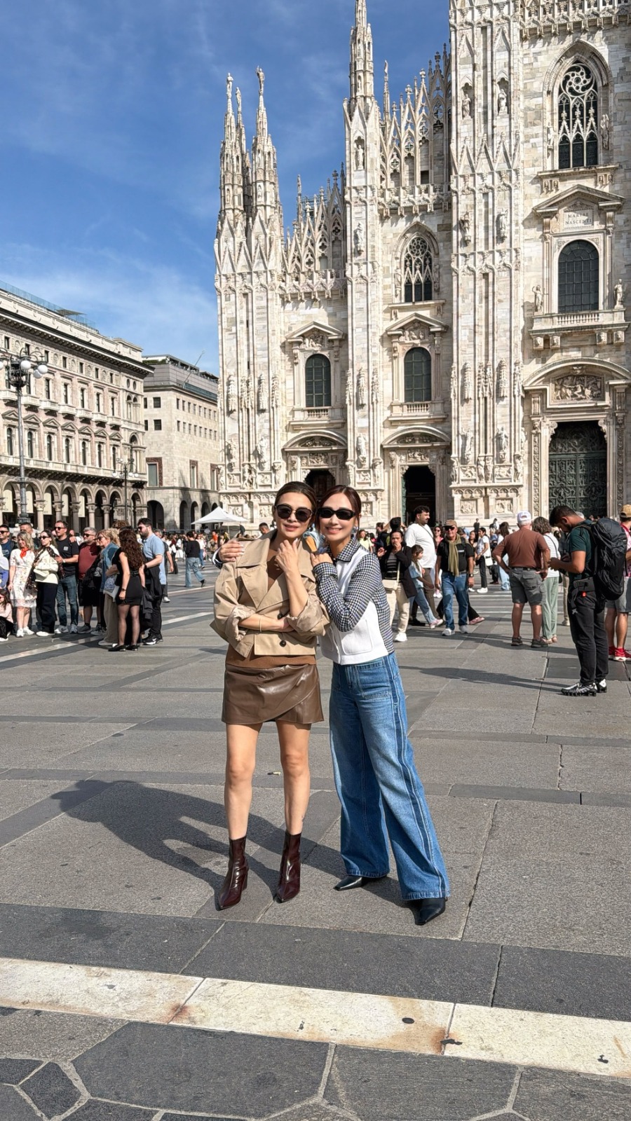 二人到米蘭主教座堂（Duomo di Milano）打卡。