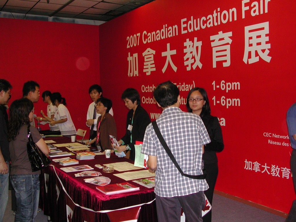 加拿大近年加强在香港的教育推广。