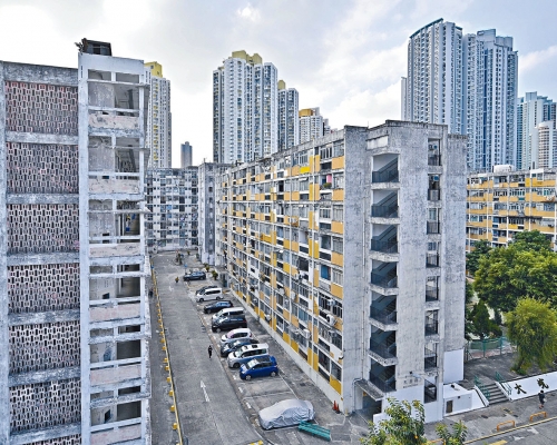■大坑西邨申重建三千三百四十七伙。