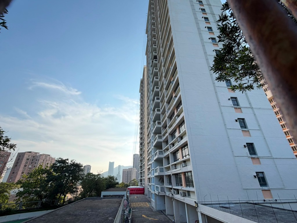消防開氣墊戒備。曾志恆攝 消防開氣墊戒備。曾志恆攝