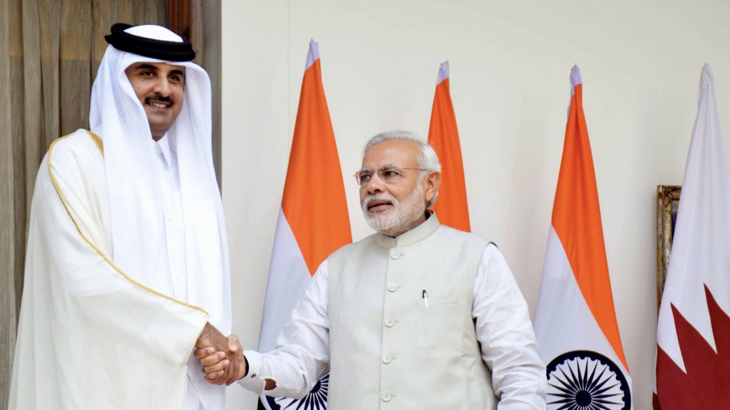莫迪（右）與卡塔爾國王塔米姆會面後，8名印度人由死刑減為有期徒刑。 新華社