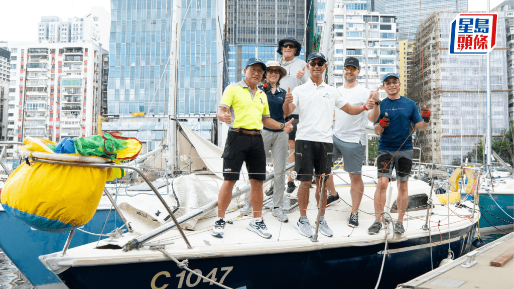 Dennis(右三)和他的隊友。筆者提供圖片