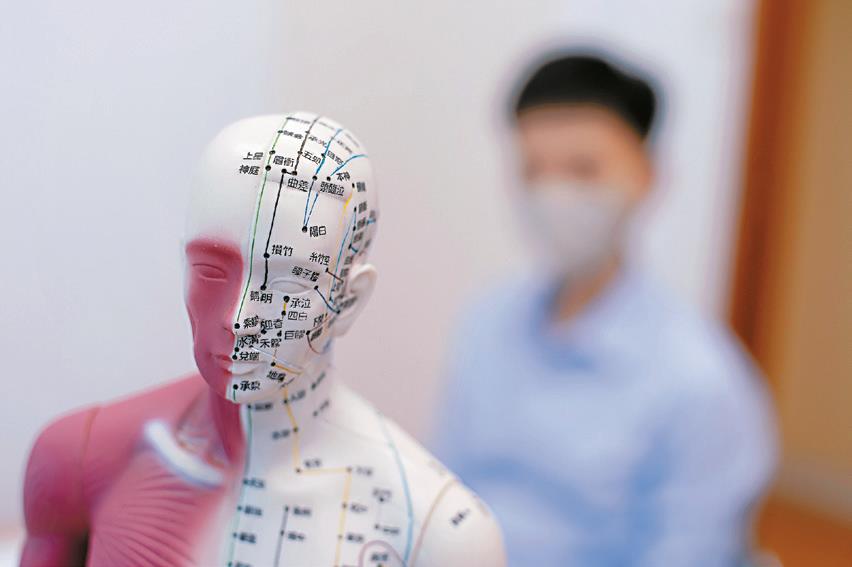 ●「六字訣養生法」是一種強身氣功方法，通過六種吐音，調整體內器官功能平衡。