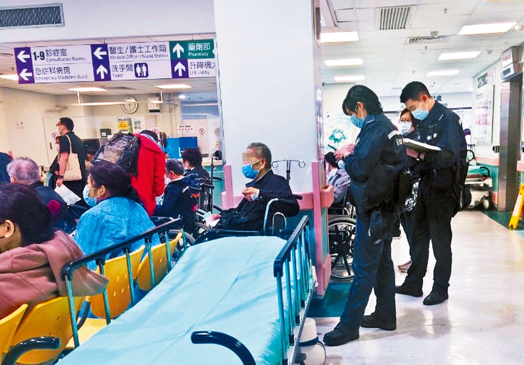 84歲男司機報稱胸口痛送院治理。