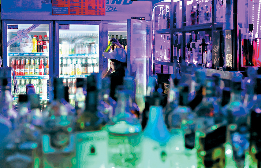 泰国实施新规定，部分时段禁酒。路透社