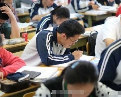 陳寶生又指，今年高考報名人數超過1000萬人。網圖