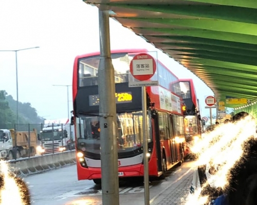 兩輛九巴前後相撞。屯門公路塞車關注組‎Pin Ma‎ 圖片