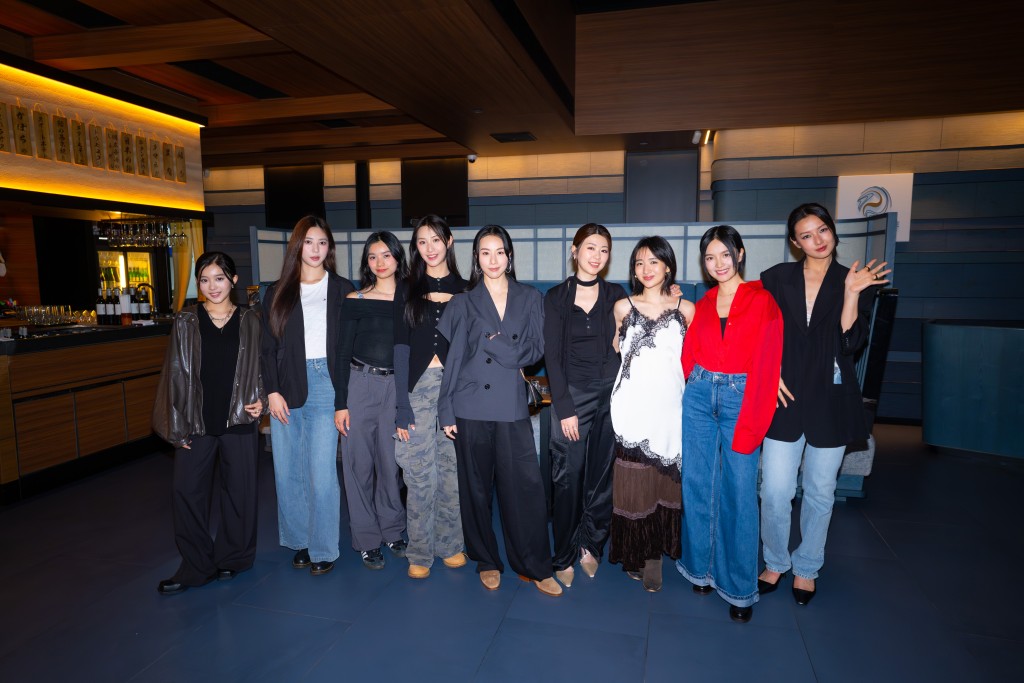 許恩怡、林熙彤、鄧麗欣、劉沛蘅美女齊集，為「寰亞之夜」生色不少。