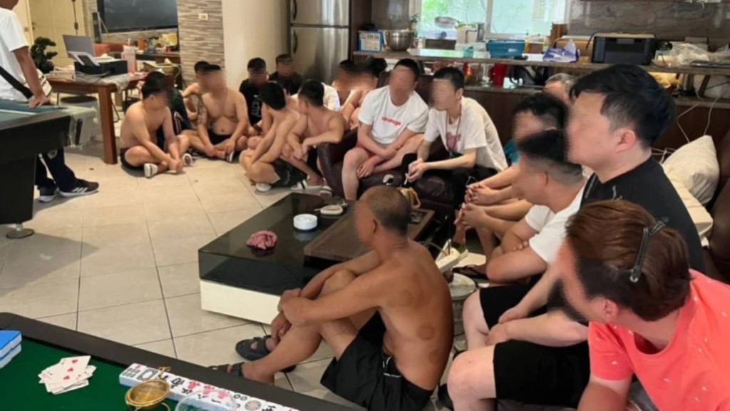 泰國警方逮捕26名涉嫌經營非法網絡貸款的中國公民。泰國警察