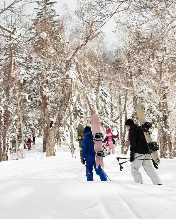 陳康堤與Shou Honda去滑雪。