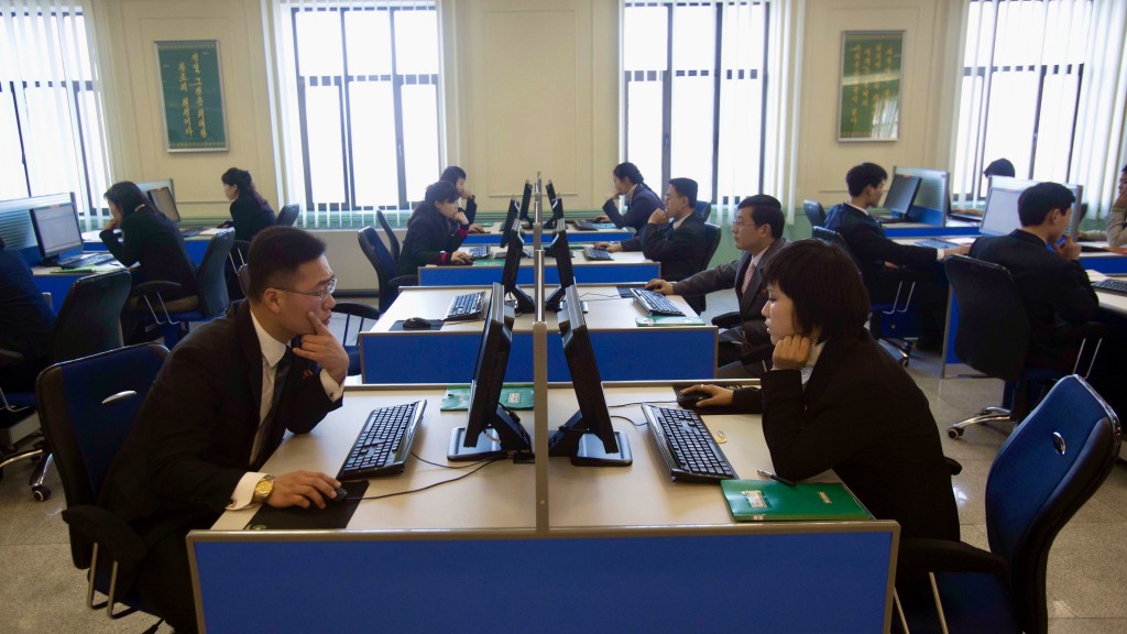北韓大學生在平壤金日成綜合大學的電腦實驗室上網。 美聯社