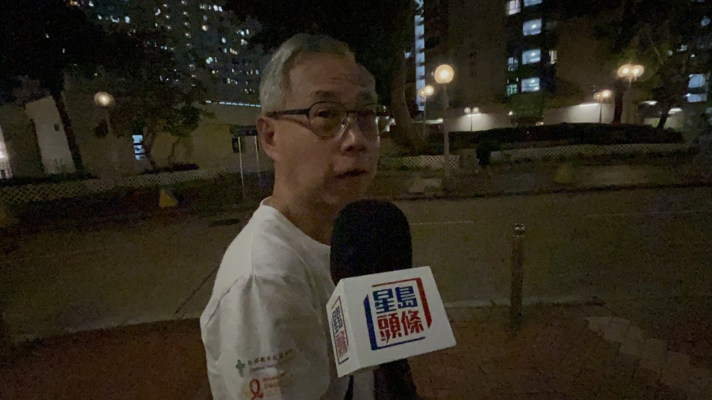 劉先生表示邨內不時見到有蚊飛過。曾志恒攝 劉先生表示邨內不時見到有蚊飛過。曾志恒攝