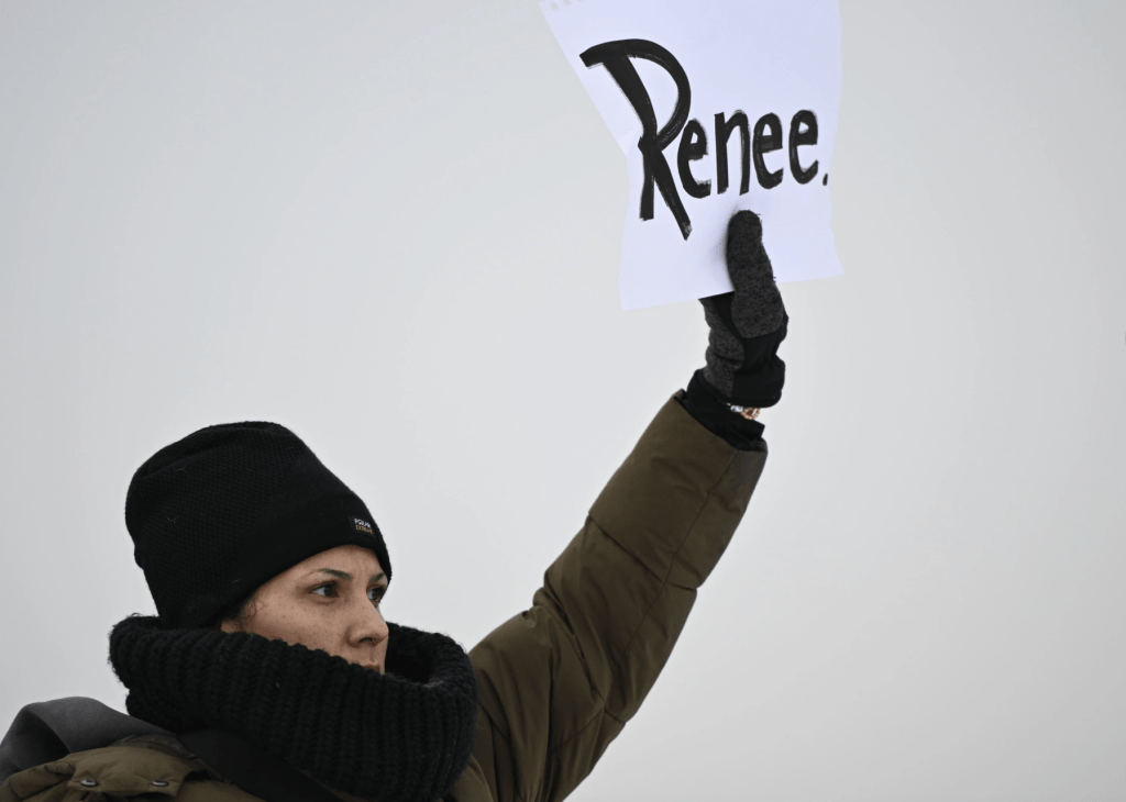 除了事發地明尼阿波利斯市，紐約、西雅圖、底特律、華盛頓、洛杉磯及芝加哥等大城市均出現大規模示威。美聯社