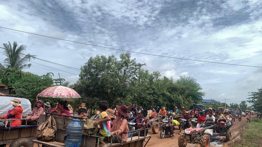 柬埔寨超过4000人从边境村庄撤离到疏散中心。新华社