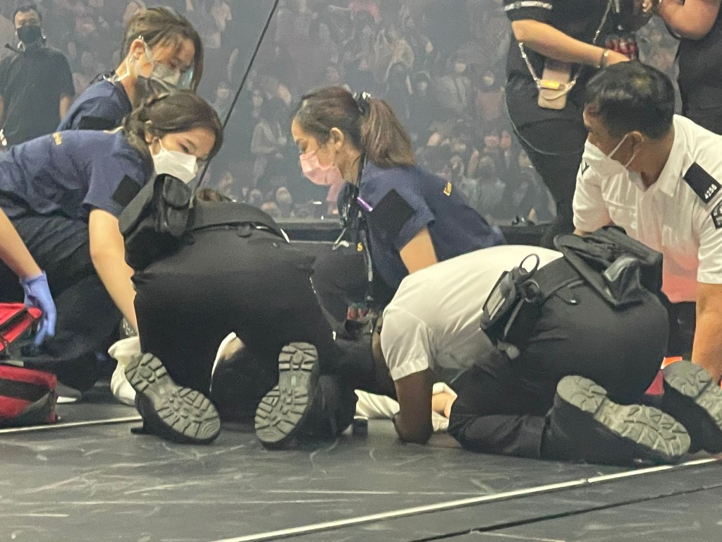 MIRROR演唱会7月28日发生严重意外，导致两个舞蹈员受伤，当中李启言(阿MO)颈椎重创。