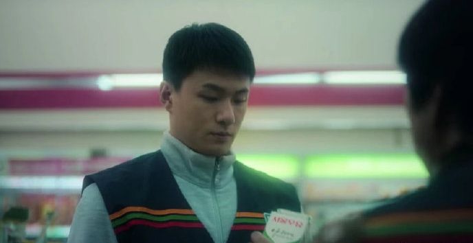 將過期商品放回商品架上，這行為被指違反了衛生法。