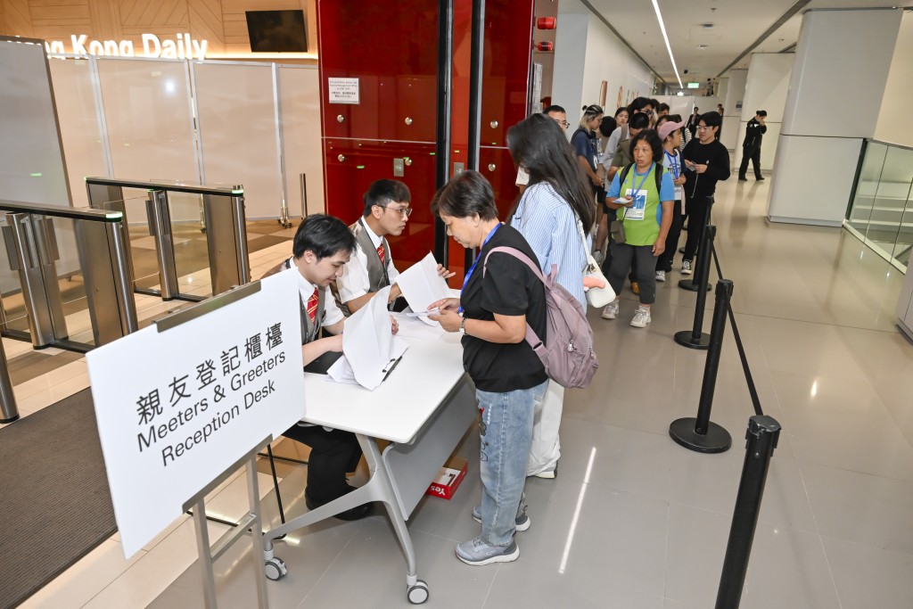 香港國際機場今早（15日）首次在重新配置的中跑道舉行飛機事故及救援演習。