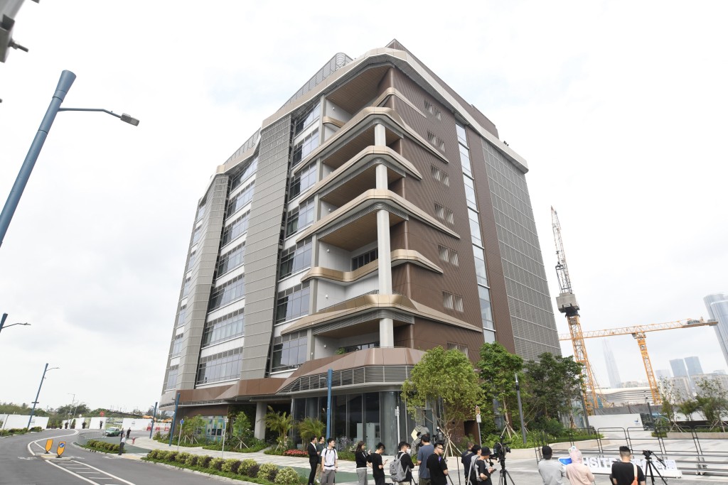 立法会考察团到访河套香港园区。