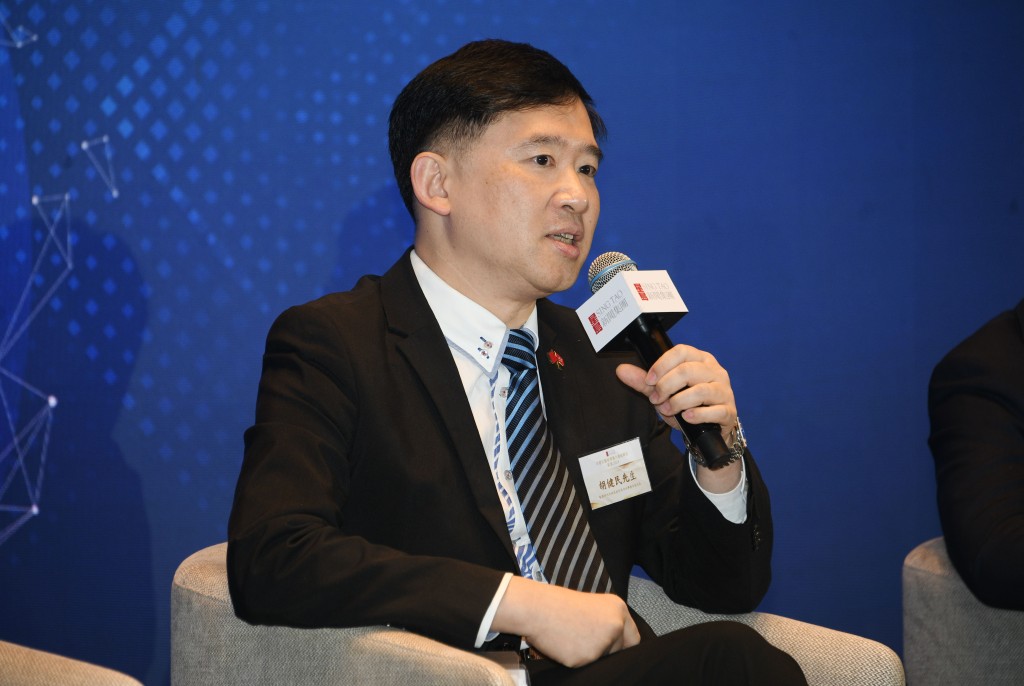 署理政制及内地事务局局长胡健民表示,议员的意见将为当局编制香港5年规划,主动对接国家“十五五”规划提供重要参考。 署理政制及内地事务局局长胡健民表示,议员的意见将为当局编制香港5年规划,主动对接国家“十五五”规划提供重要参考。