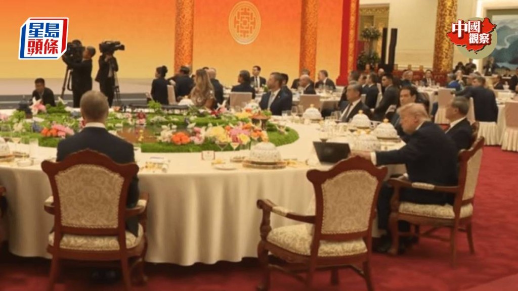 特朗普在國宴舉行時重溫講稿內容。Youtube / The White House