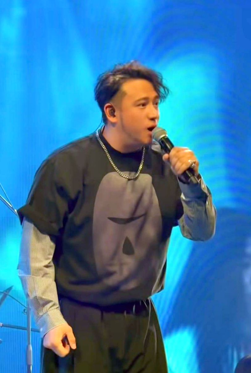 張致恒於廣州音樂唐人館為《金曲金榜•溫暖廣州》愛心音樂會演出。 張致恒於廣州音樂唐人館為《金曲金榜•溫暖廣州》愛心音樂會演出。