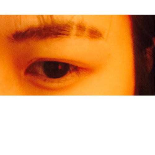 年輕人紛紛在網上放照片，將眉「界斷」。