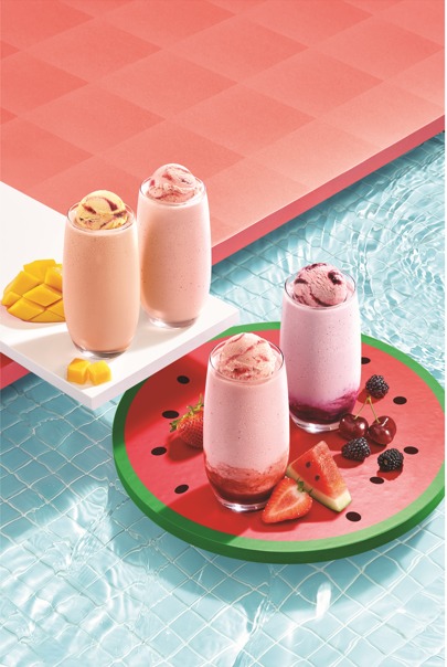 Häagen-Dazs™四款全新雪糕特飲結合透心涼的雪糕與冰爽凍飲，包括紅粉緋緋、仲夏日夢、西瓜士多啤梨紅茶，以及芒果紅桑子紅茶/各$69。