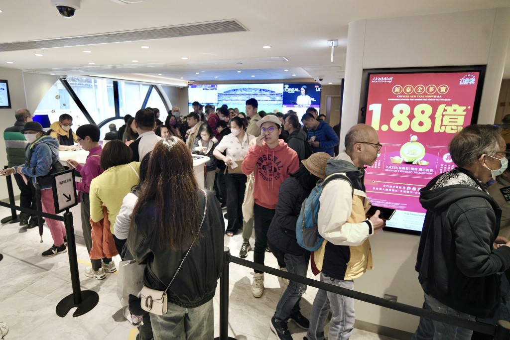 新春金多寶達史上最高的1.88億,巿民爭相購買。資料圖片 新春金多寶達史上最高的1.88億,巿民爭相購買。資料圖片