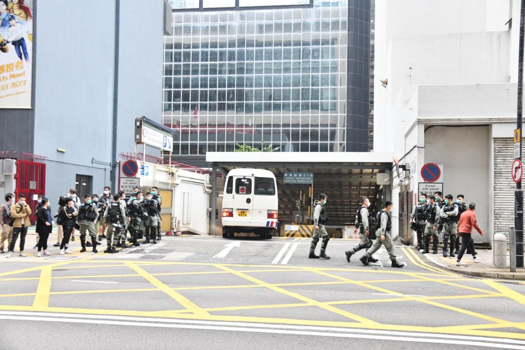 林鄭月娥座駕抵達灣仔