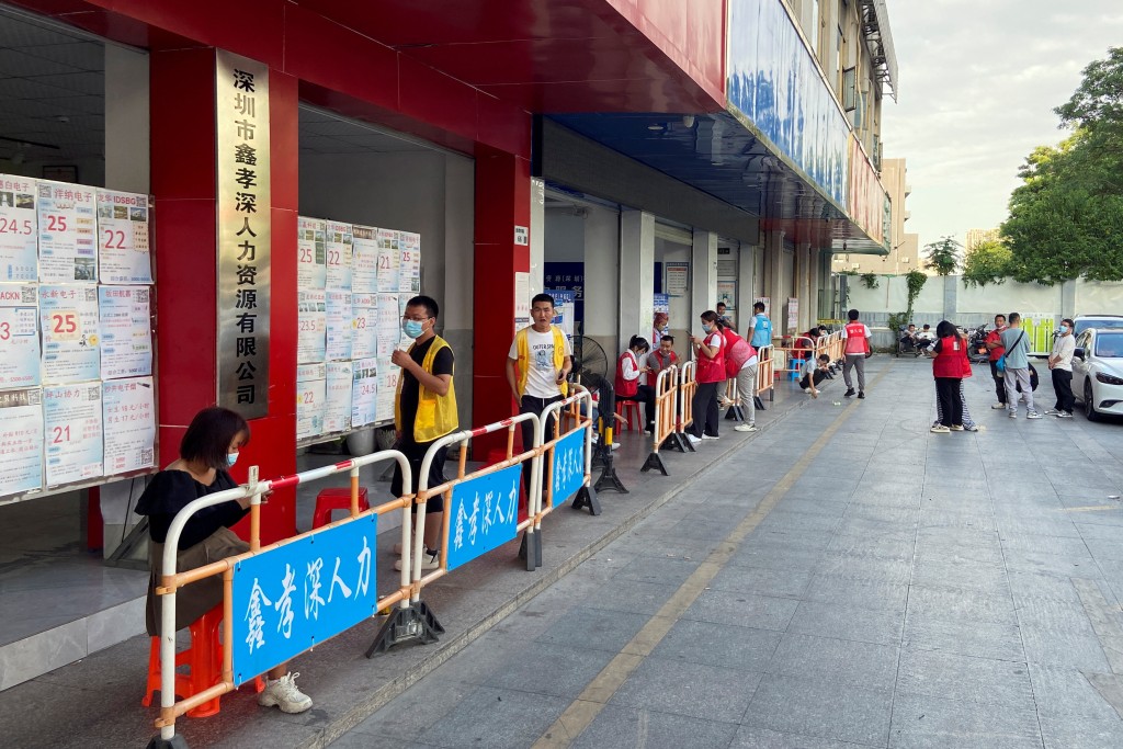 深圳市4部門公布優化防控措施。REUTERS