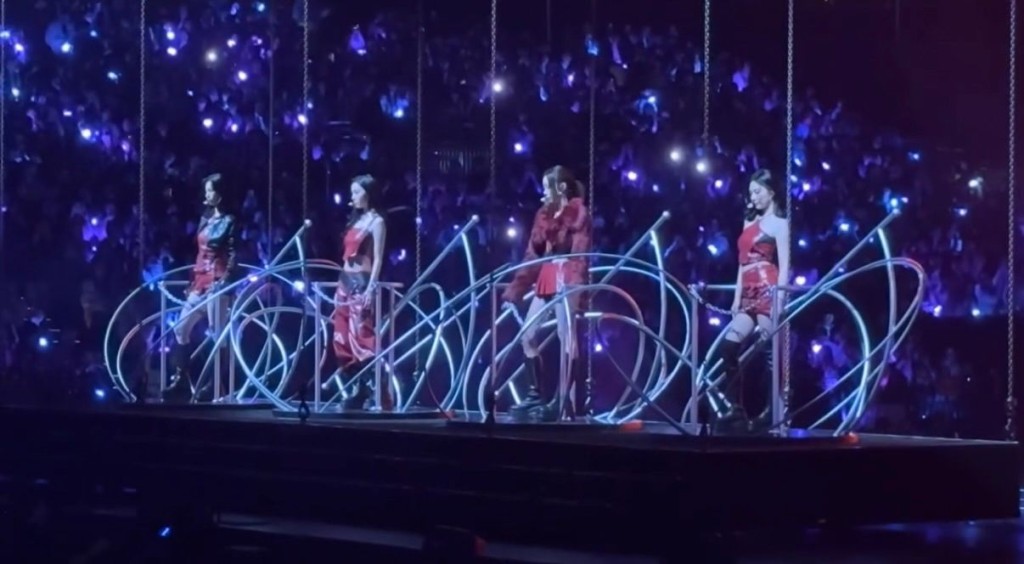 aespa的演唱會打造了科技及未來十足的舞台。