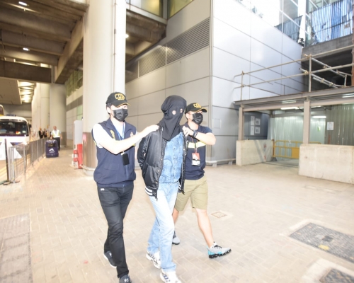 機場海關拘捕非洲來港漢
