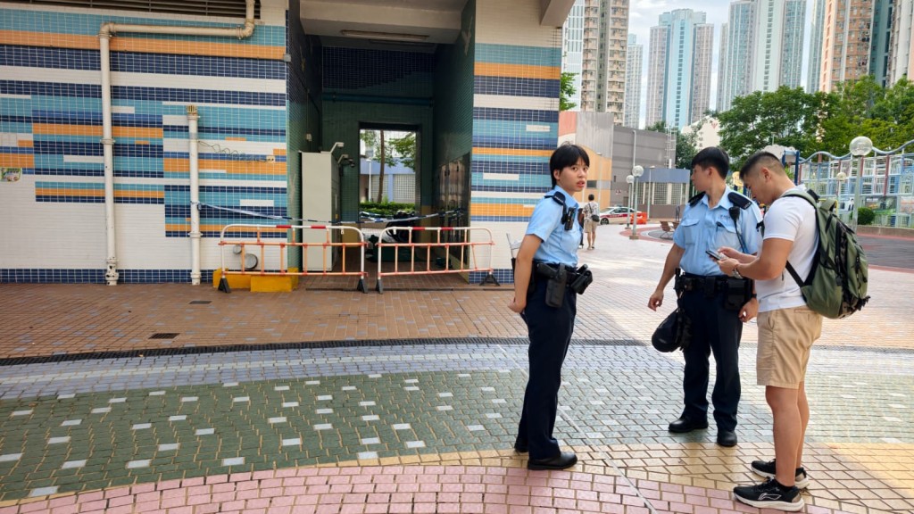 警方正調查女子墮樓原因。黃文威攝