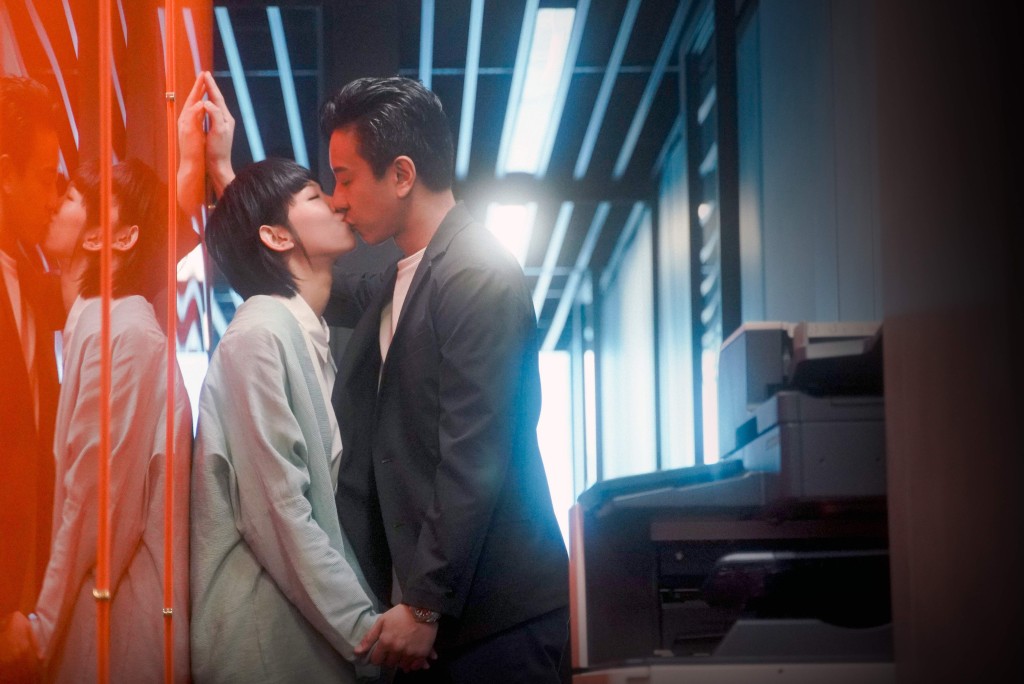 Gladys同朱康Kiss,她說有同男友一齊睇MV,對方表示「就係咁咋」。