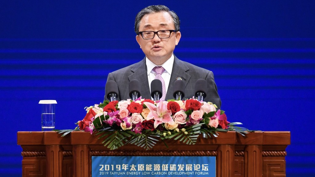 时任联合国副秘书长刘振民2019年在太原能源低碳发展论坛开幕式上致辞。中新社