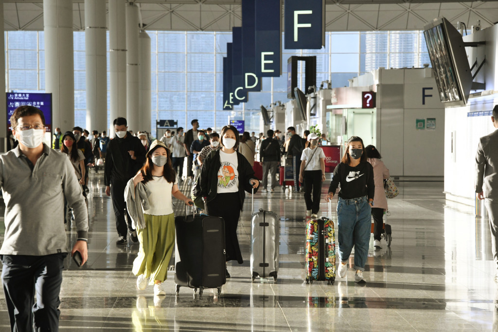 机场管理局公布机场客运量录得约210万人次，同比飙升约28倍。资料图片