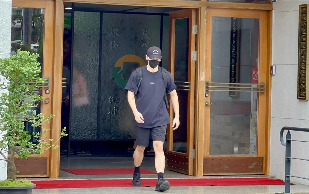 許光漢受訪時感謝眾人特地前來,亦感謝粉絲一直支持。(中時新聞網) 許光漢受訪時感謝眾人特地前來,亦感謝粉絲一直支持。(中時新聞網)