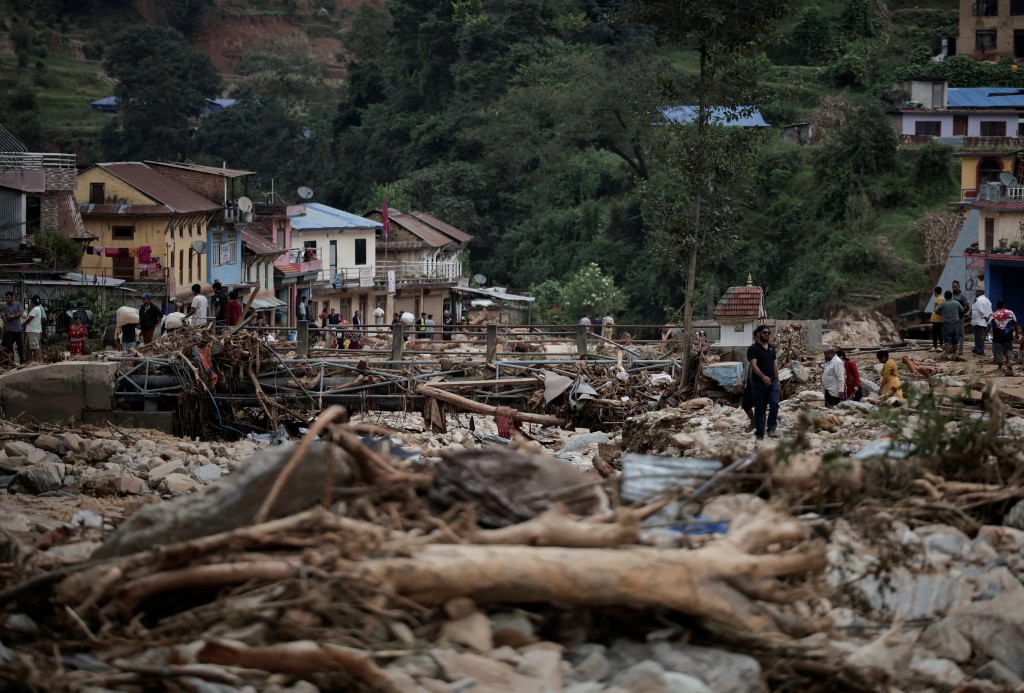 尼泊尔雨灾造成洪水及泥石流，已导致233人死亡。路透社